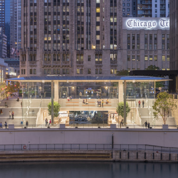 View of Apple store on the plaza outside of 401 N. Michigan Avenue from across the Chicago River.