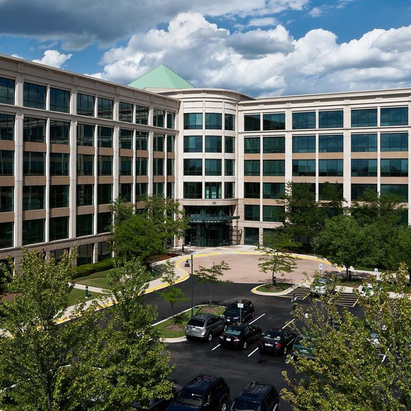 Front of the Zeller managed Woodfield Preserve Office Center with parking lot in Schaumburg, IL.